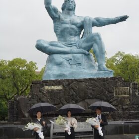『遠い山なみの光』