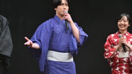 Snow Man宮舘涼太「夏休み明けの転校生気分で現場入り」 映画『火喰鳥を、喰う』完成披露