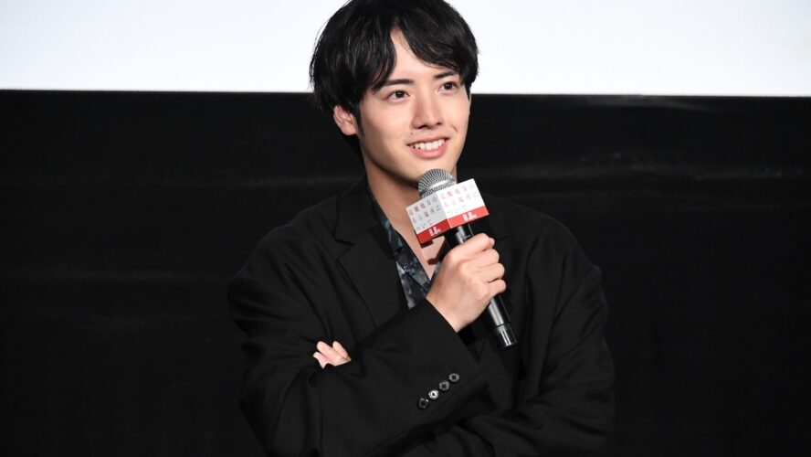 菅野美穂×赤楚衛二が“仕掛け人”に！ 前代未聞のミステリーバスツアーで観客仰天
