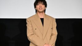 山田裕貴が『木の上の軍隊』舞台挨拶で感涙 「絶対に“悲しい映画”とは書かないでください！」と訴え