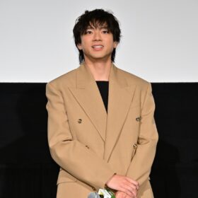 山田裕貴が『木の上の軍隊』舞台挨拶で感涙 「絶対に“悲しい映画”とは書かないでください！」と訴え