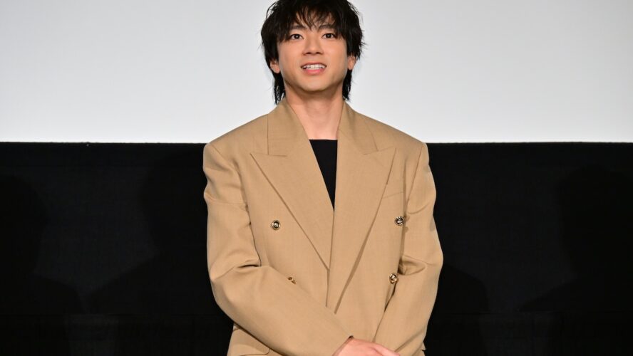 山田裕貴が『木の上の軍隊』舞台挨拶で感涙 「絶対に“悲しい映画”とは書かないでください！」と訴え