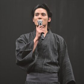 『火喰鳥を、喰う』