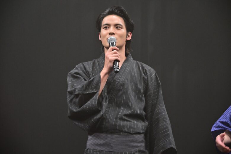『火喰鳥を、喰う』