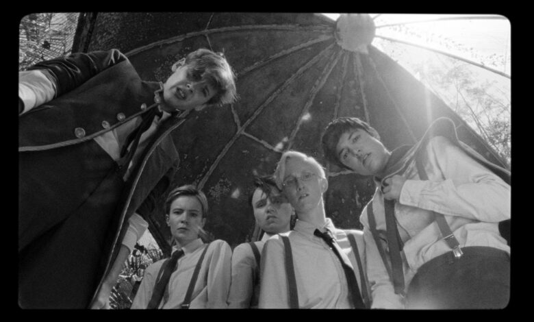 「ベルトラン・マンディコ特集 ピンク・ネオン・アポカリプス」