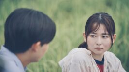 長尾謙杜×山田杏奈、純愛と疑惑が交錯する『恋に至る病』 清廉と危うさを切り取った場面写真公開