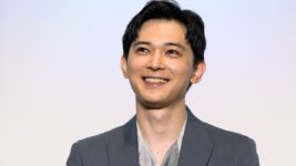吉沢亮「そんな重かったんだ！」 撮影で着たバンパイア衣裳の重さに驚きのリアクション