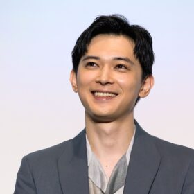 吉沢亮「そんな重かったんだ！」 撮影で着たバンパイア衣裳の重さに驚きのリアクション