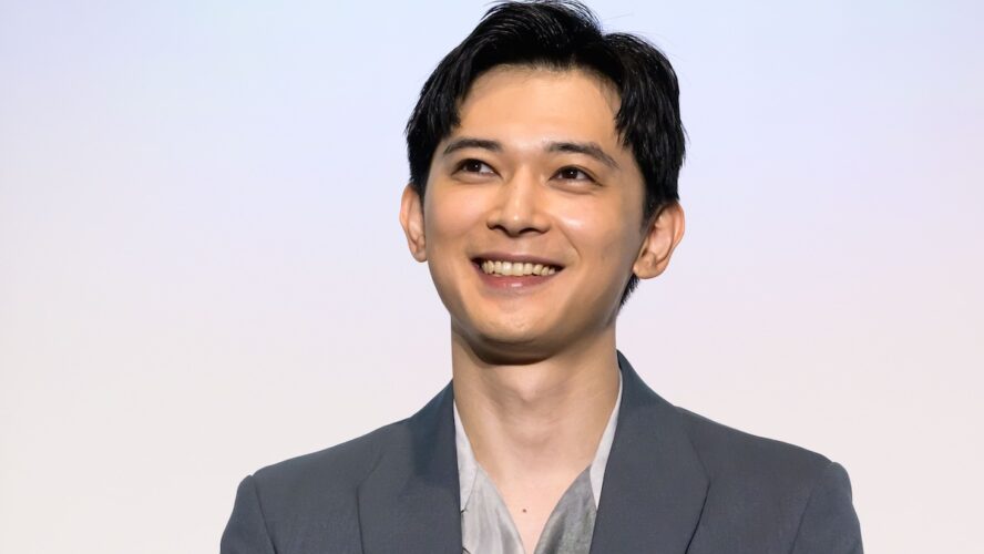 吉沢亮「そんな重かったんだ！」 撮影で着たバンパイア衣裳の重さに驚きのリアクション