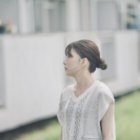 『君の顔では泣けない』