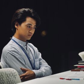 髙橋海人が挑む“入れ替わり15年” 映画『君の顔では泣けない』で見せる切ない横顔