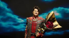 福山雅治×有村架純『ブラック・ショーマン』興収14.5億円突破！ 主要キャストのクランクアップ写真公開
