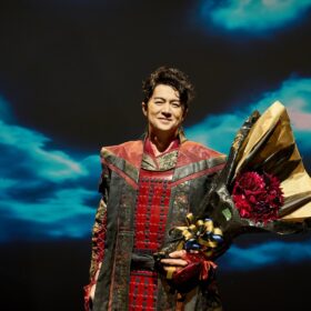 福山雅治×有村架純『ブラック・ショーマン』興収14.5億円突破！ 主要キャストのクランクアップ写真公開