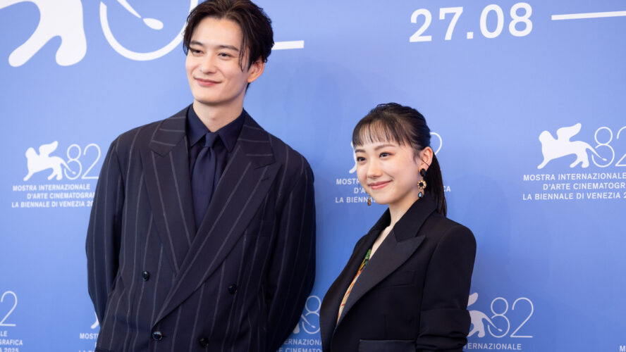 芦田愛菜と岡田将生がヴェネチア映画祭の会見で『果てしなきスカーレット』への思いを激白！