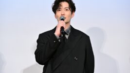 岡田将生「30年後は佐藤浩市さんのような俳優に」 『アフター・ザ・クエイク』舞台挨拶で未来の夢を語る