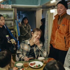 北川景子がほぼすっぴんで挑んだ『ナイトフラワー』撮影現場——笑顔あふれる“内田組”メイキング到着