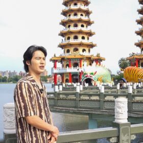 『火喰鳥を、喰う』