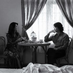 『星と月は天の穴』