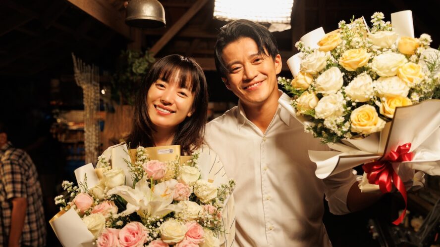 小栗旬×ハン・ヒョジュ、赤西仁×中村ゆりが見せた“素の笑顔” 『匿名の恋人たち』オフショット公開