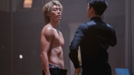 竹内涼真、鍛え上げた胸筋が色気全開　町田啓太のダンスシーンにも注目！『10DANCE』場面写真