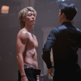 竹内涼真、鍛え上げた胸筋が色気全開　町田啓太のダンスシーンにも注目！『10DANCE』場面写真