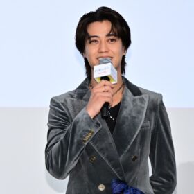 髙橋海人、入れ替わり難役で深まった“戦友の絆” 公開記念舞台挨拶で胸の内を語る