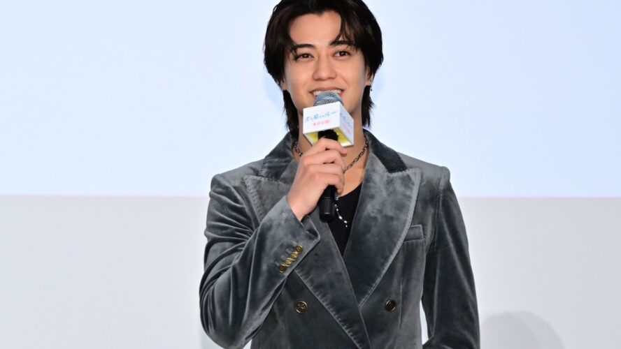 髙橋海人、入れ替わり難役で深まった“戦友の絆” 公開記念舞台挨拶で胸の内を語る