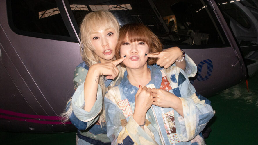 PUFFY「大がかりすぎてすごいよね（笑）」30周年記念MV撮影を振り返る