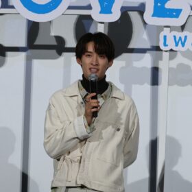 向井康二「Snow Manでは甘えちゃうけど、今回は言わなきゃと思った」 舞台裏で見せた“男気”