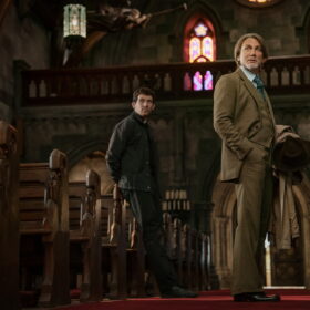 Netflix映画『ナイブズ・アウト：ウェイク・アップ・デッドマン』独占配信中