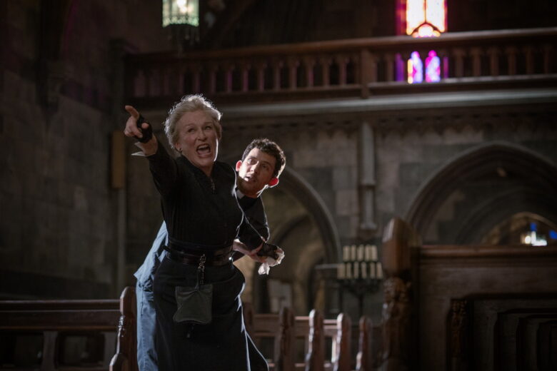 Netflix映画『ナイブズ・アウト：ウェイク・アップ・デッドマン』独占配信中