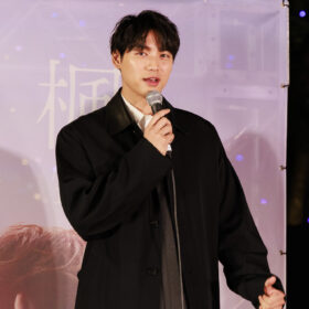 福士蒼汰「めっちゃええ映画やで、見てな！」 大阪・なんば広場が“楓色”に染まった夜