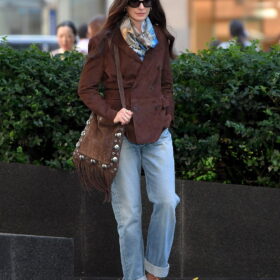 アン・ハサウェイ　CREDIT: Valentino/Backgrid