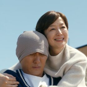 28歳で逝ったプロ野球選手は、なぜ100万人の心を動かしたのか？ 映画『栄光のバックホーム』が大ヒット