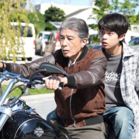 『国宝』の黒川想矢、初コメディで新たな魅力開花 舘ひろし主演『免許返納!?』で等身大の輝き