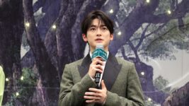 高橋文哉「目でも耳でも心でも楽しめる作品」 人生を見つめ直す『クスノキの番人』の余韻