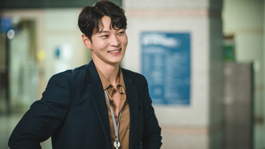 “視聴率王子”チュウォンが冴えない公務員役！ その裏の顔は怪盗スカンク!?