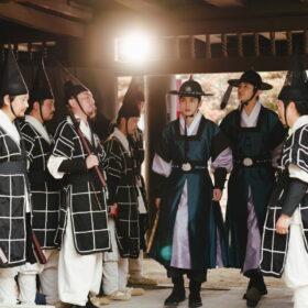 『花が咲けば、月を想い』