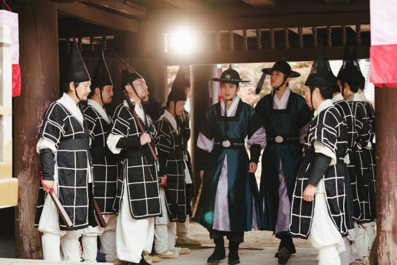 『花が咲けば、月を想い』