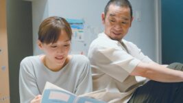 綾瀬はるかと大吾が主演、是枝監督のAIへの戸惑いにうっすら共感する『箱の中の羊』