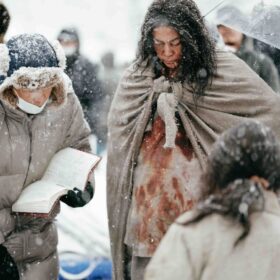 亀梨和也、読み合わせで涙…「雪をもっと頭にかけて」とリクエストも!?『北方謙三 水滸伝』ストイックな撮影の裏側とは