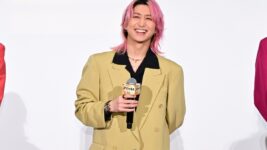 佐久間大介「皆さんの愛をたくさん感じてます！」『スペシャルズ』舞台挨拶の歓声に笑顔