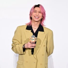 佐久間大介「皆さんの愛をたくさん感じてます！」『スペシャルズ』舞台挨拶の歓声に笑顔