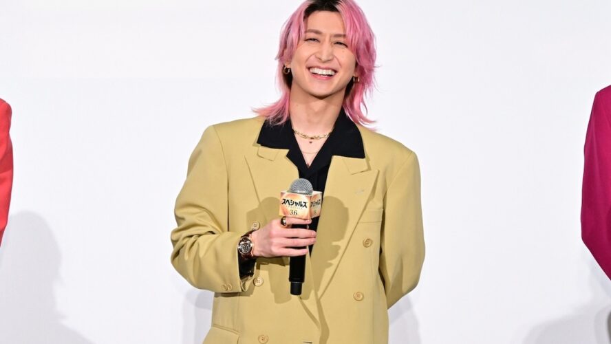 佐久間大介「皆さんの愛をたくさん感じてます！」『スペシャルズ』舞台挨拶の歓声に笑顔