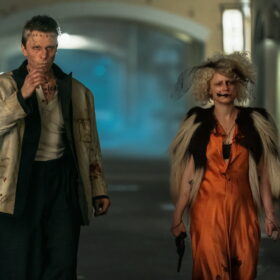 恐れ知らずの怪作！ 死から蘇生した花嫁と怪物の逃避行を描く『ザ・ブライド！』