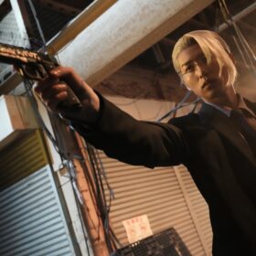 目黒蓮、寝転びポテチから一転して殺気全開へ 『SAKAMOTO DAYS』の振り幅がエグい！