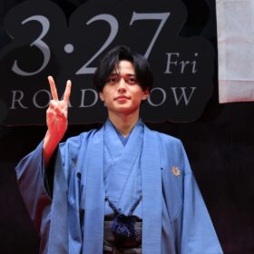 永瀬廉「明日から頑張ろうという活力をもらえる」『鬼の花嫁』完成披露で観客の拍手に笑顔