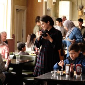 ケン・ローチ監督が描く“最後の作品”　難民と住民が出会い生まれる友情と連帯の物語