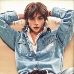 ヒョンジン、Tシャツからお腹チラリ アンニュイな表情がセクシーすぎる！ GUESS JEANSの新グローバルキャンペーンに登場