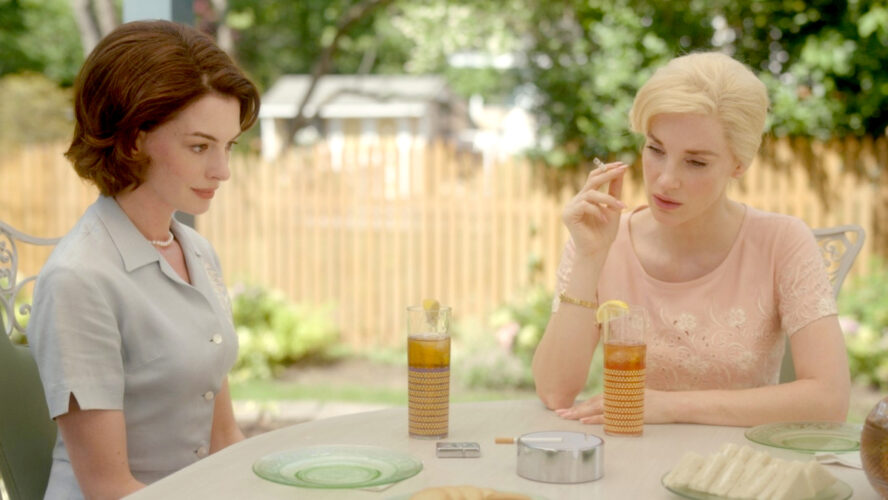 『隣人たち』60年代ファッションに注目　アン・ハサウェイ×チャステインが魅せる美と狂気